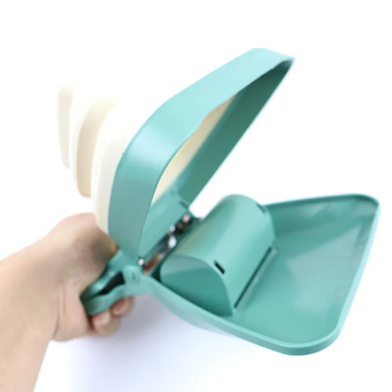 Foldable Dog Poop Scooper – Portable, Hygienic & Easy Clean - Image 4